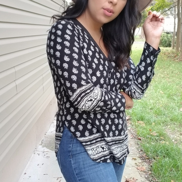 FREE TO BE ME FLORAL PRINT TOP - Picture 7 of 12